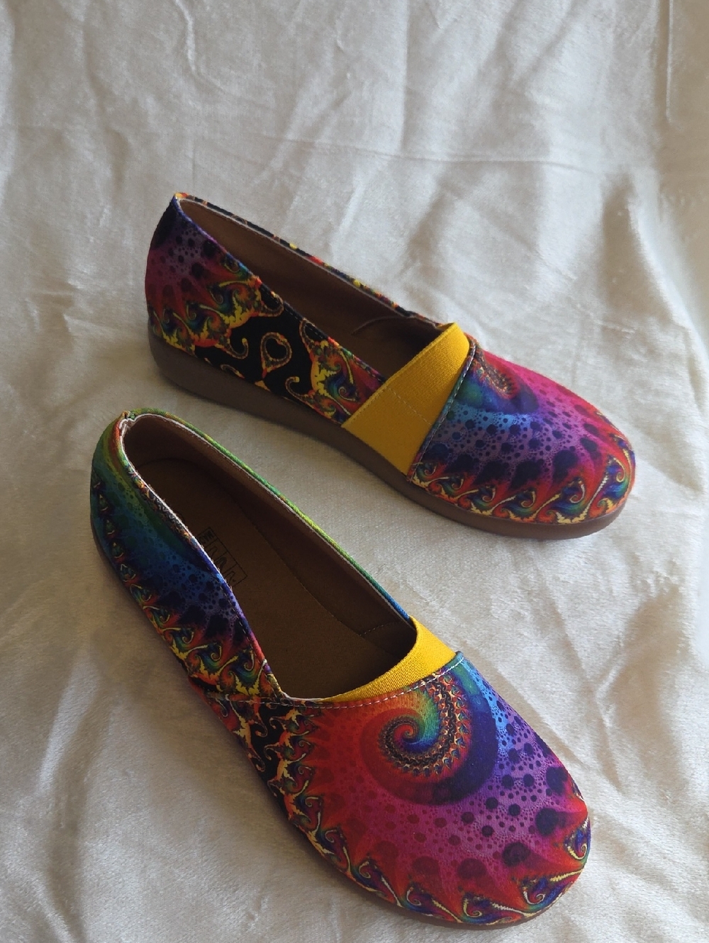 Women's Multicolor Spiral Print Slip-On Flats with Yellow Accent